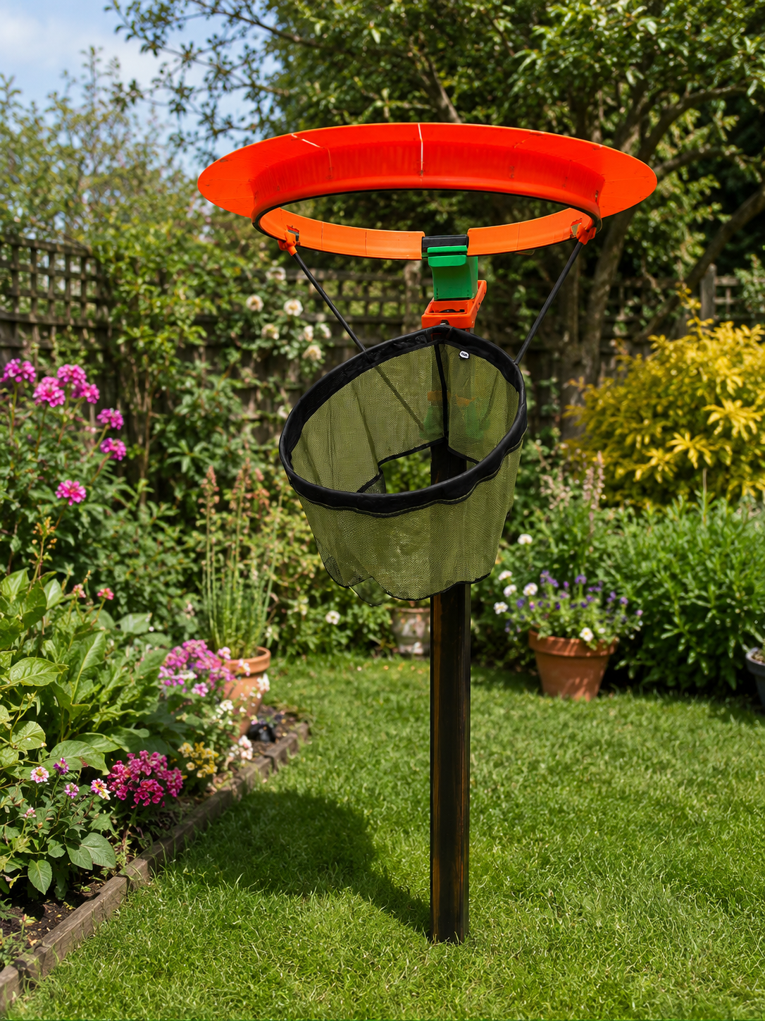 ParcelHoop installed in a garden